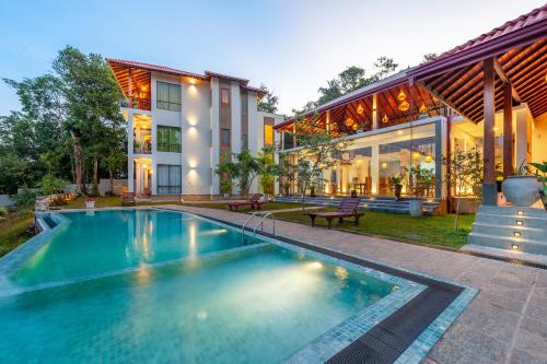 river shades hotel