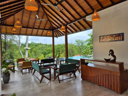 river shades hotel