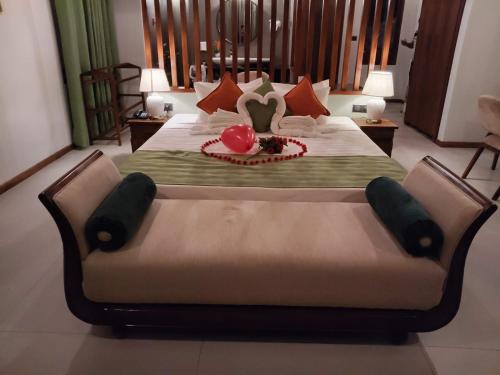 river shades hotel