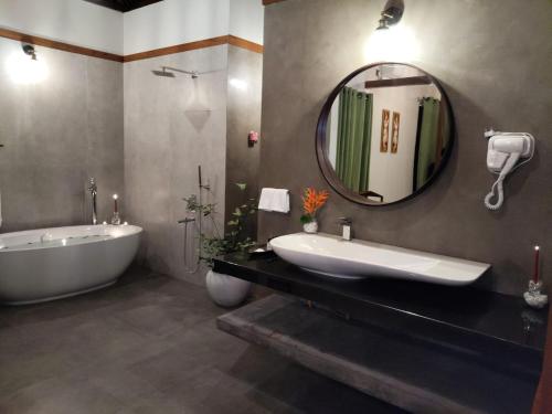 river shades hotel