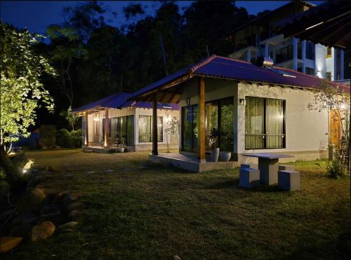 river shades hotel