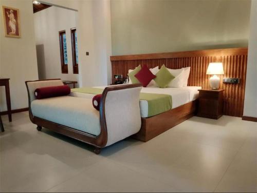 river shades hotel