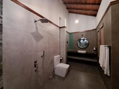 river shades hotel