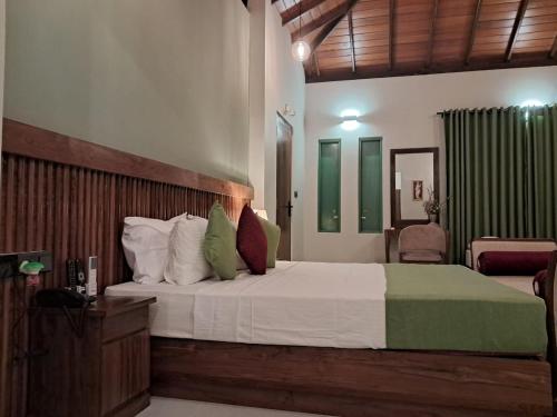 river shades hotel