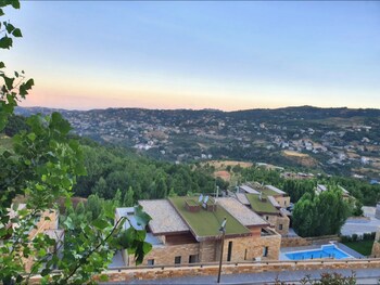 redrock 1 br chalet faqra faraya