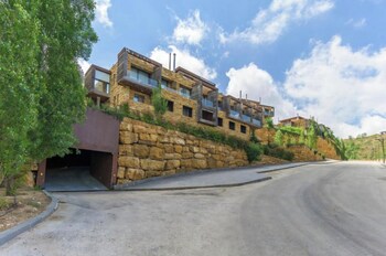 redrock 1 br chalet faqra faraya