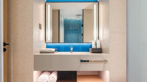 holiday inn express chengdu phoenix mountain by ihg
