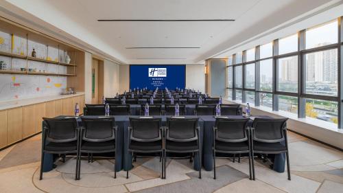 holiday inn express chengdu phoenix mountain by ihg