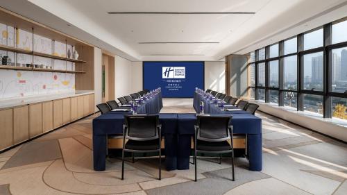 holiday inn express chengdu phoenix mountain by ihg