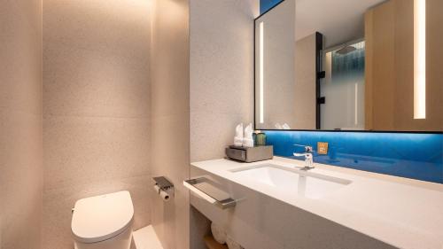 holiday inn express chengdu phoenix mountain by ihg