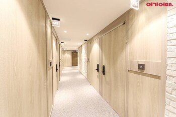 Brown Dot Hotel,,2 star