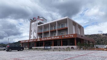 R2b Grand Rayan Ram Bhavan,,3 star