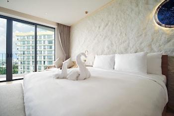 mona luxe apartment