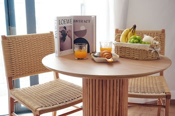 mona luxe apartment