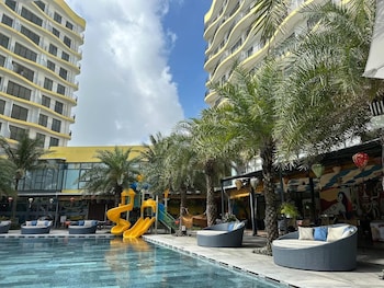 mona luxe apartment