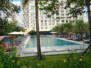 mona luxe apartment