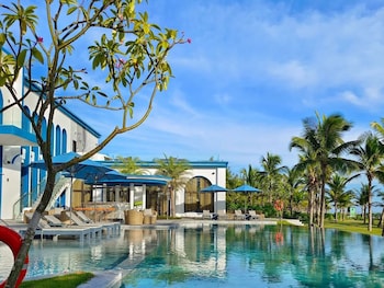 mona luxe apartment
