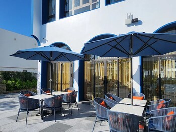mona luxe apartment
