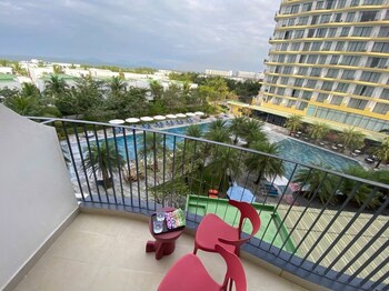 mona luxe apartment