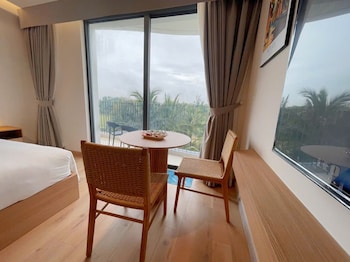 mona luxe apartment