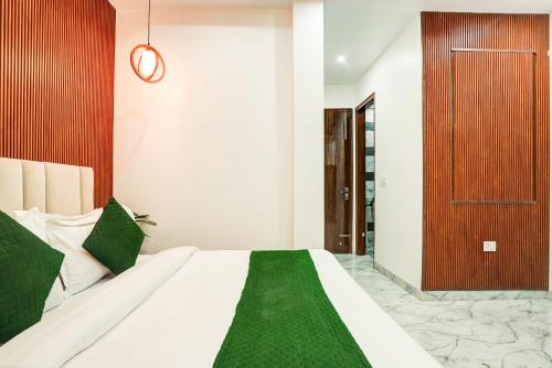 hotel solaris retreat by the arrow