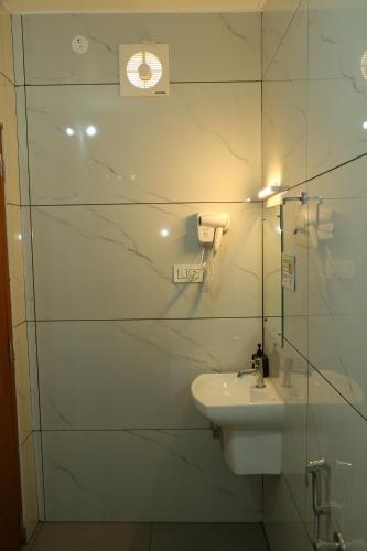cloud9 airport hotel