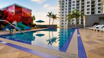 2br condos at the circ by hosteeva