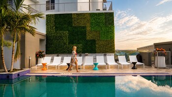 2br condos at the circ by hosteeva