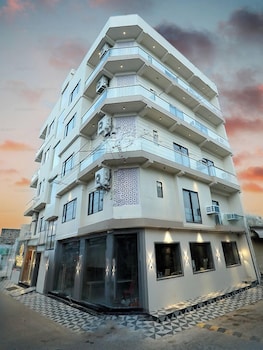 geetanjali hotel and suites
