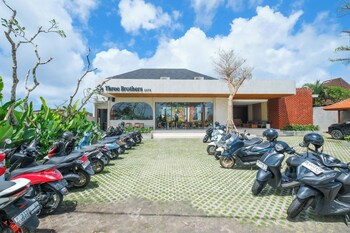 three brothers villas and suite munggu