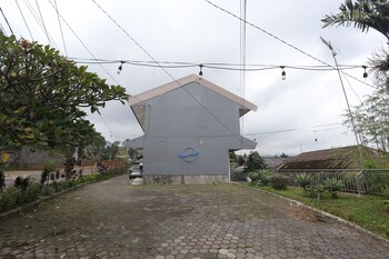 villa agape near puncak by arba