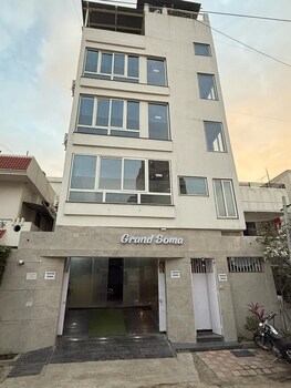hotel grand soma