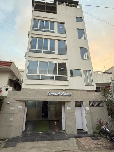hotel grand soma
