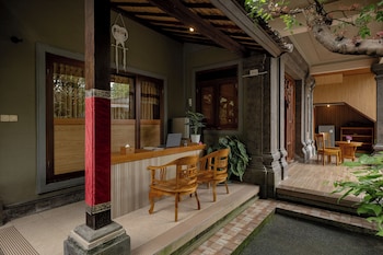 Togog Polos Ubud House,,4 star