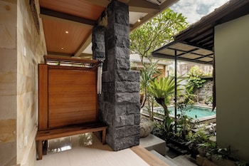 Togog Polos Ubud House,,4 star
