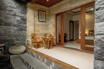 Togog Polos Ubud House,,4 star