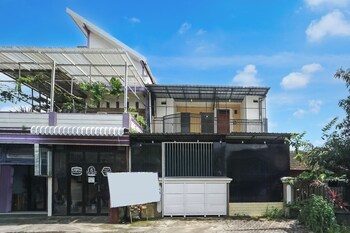 oyo 95035 harmony guest house syariah