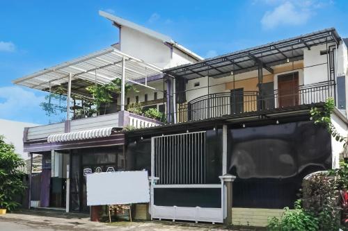 oyo 95035 harmony guest house syariah