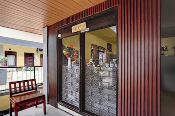 Oyo 95043 Guest House Adel's,36 Jalan Bandahara, Rw 09, Kel Pisangcandi,2 star