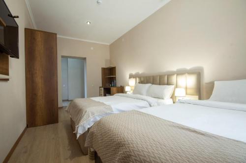 kinor david glatt kosher hotel
