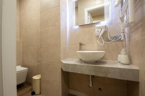kinor david glatt kosher hotel