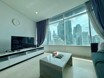 vortex suites walkway to klcc