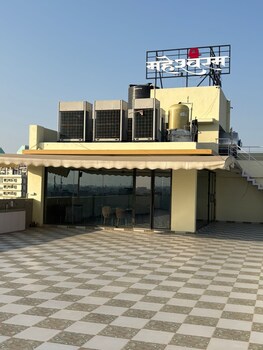 hotel maheshwaram vijay nagar indore