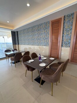 hotel maheshwaram vijay nagar indore