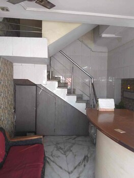 Manbhar Heavens Hotel,,2 star