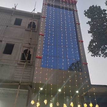 Manbhar Heavens Hotel,,2 star