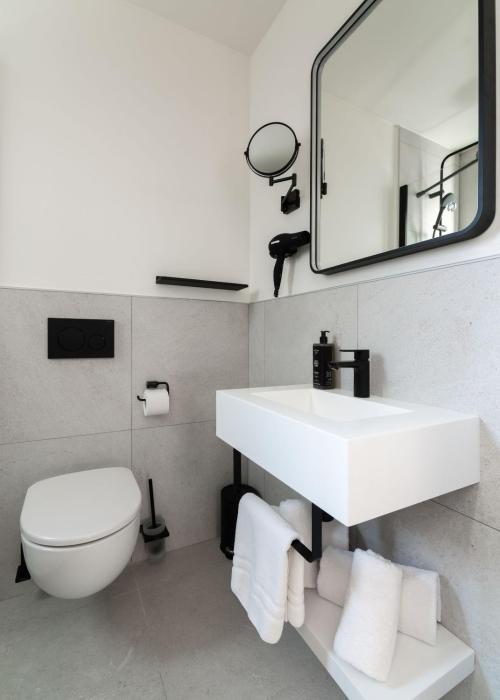 limehome athens agora