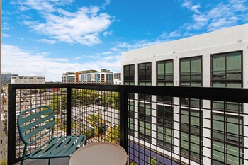 heart of wynwood rooftop pool balcony