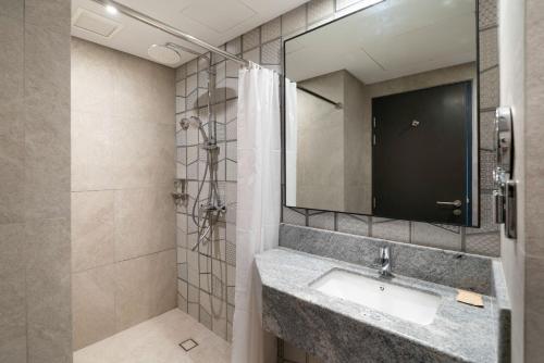 mcollection mactan island stay near beach and airport