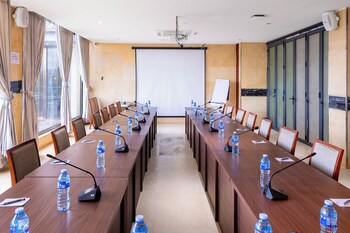 bon hotel pearl jabi lake